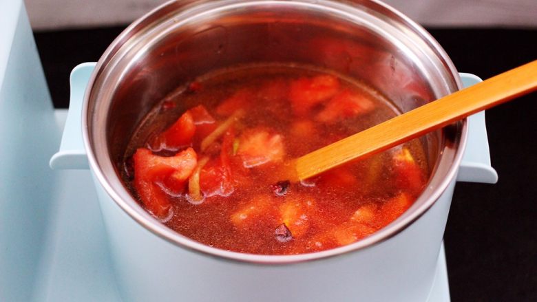 Shrimp, tomato and dried bean soup