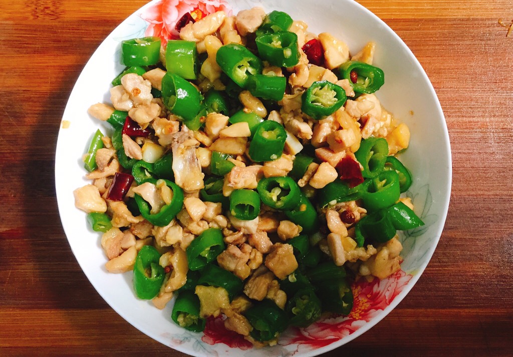 Stir-fried chicken with chili pepper