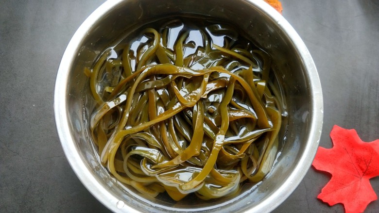 Cold kelp shreds (with instructions for making the cold sauce)