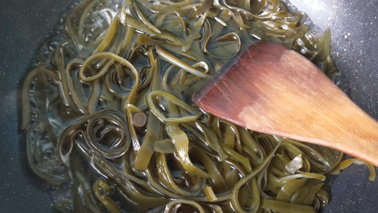 Cold kelp shreds (with instructions for making the cold sauce)