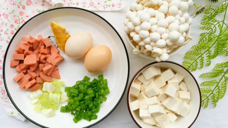 Fresh and rich mushroom and tofu soup