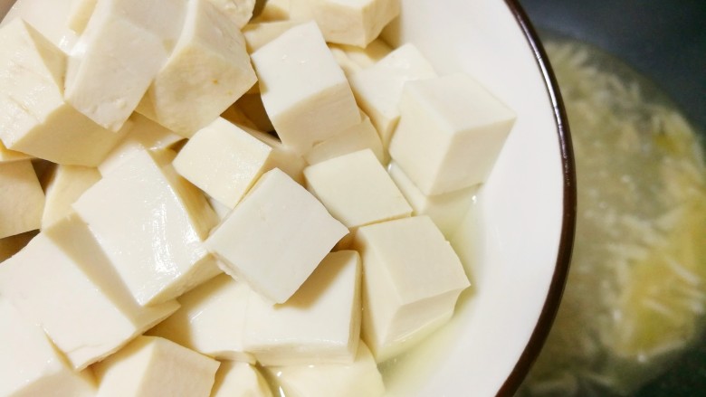 Fresh and rich mushroom and tofu soup