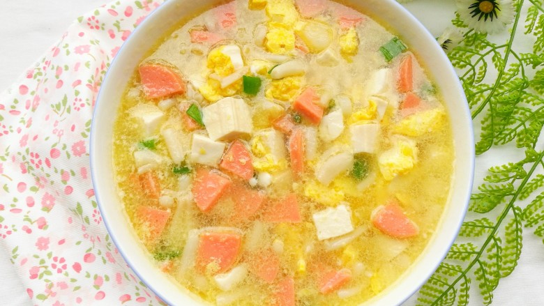 Fresh and fragrant mushroom and tofu soup