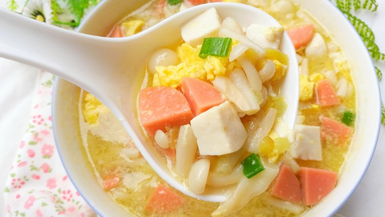 Fresh and rich mushroom and tofu soup