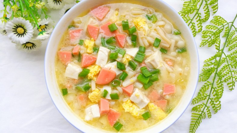 Fresh and rich mushroom and tofu soup