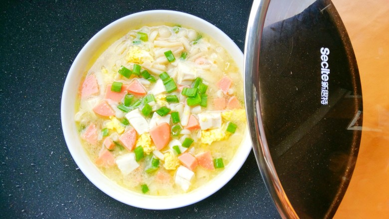 Fresh and rich mushroom and tofu soup