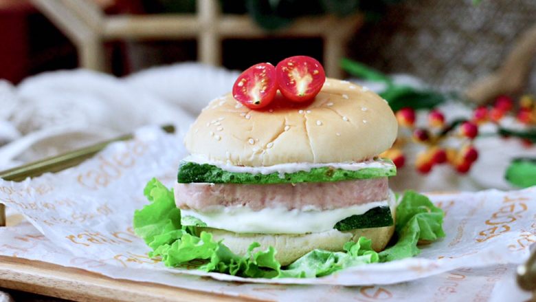 Luncheon Meat Cucumber Hamburger