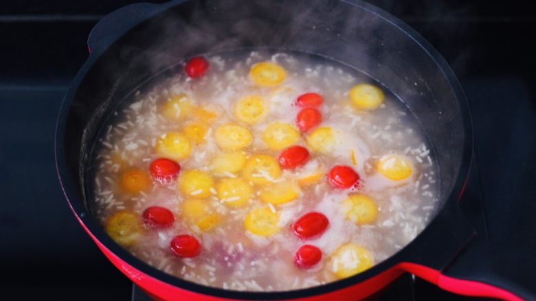 Kumquat dumplings and rice wine soup