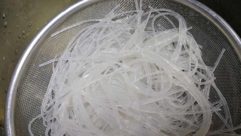 Stir-fried vermicelli with cabbage