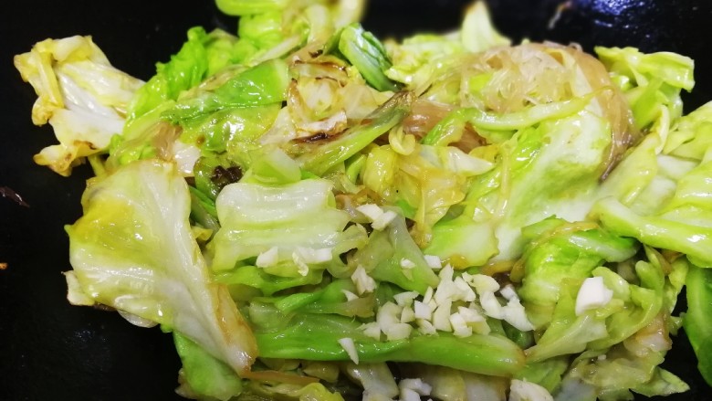 Stir-fried vermicelli with cabbage