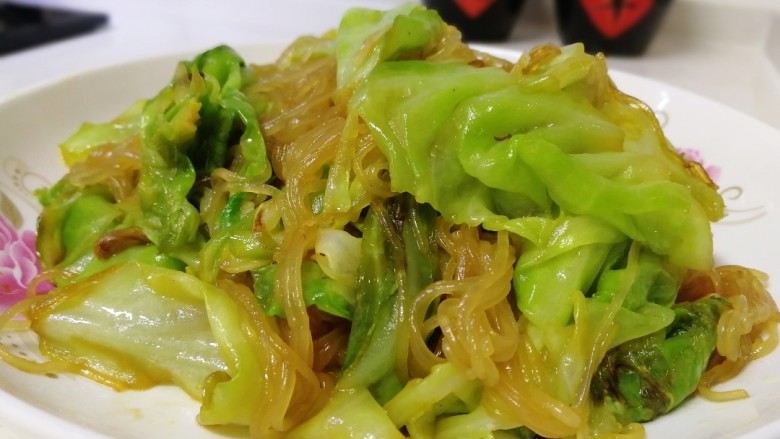 Stir-fried vermicelli with cabbage