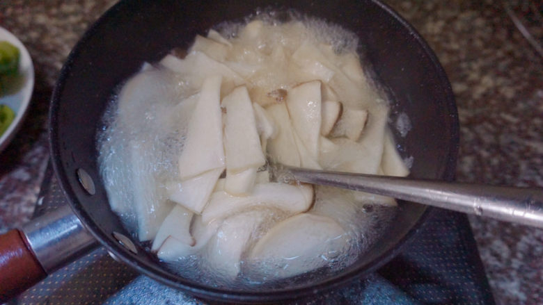 Pleurotus eryngii scrambled eggs