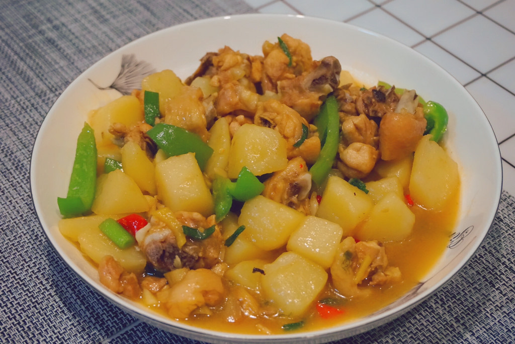 Three Yellow Chicken Stewed with Potatoes