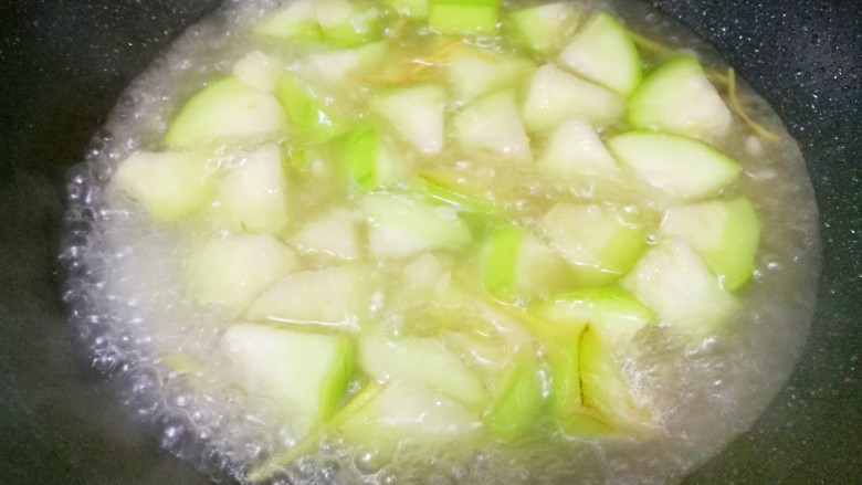 Luffa and egg soup