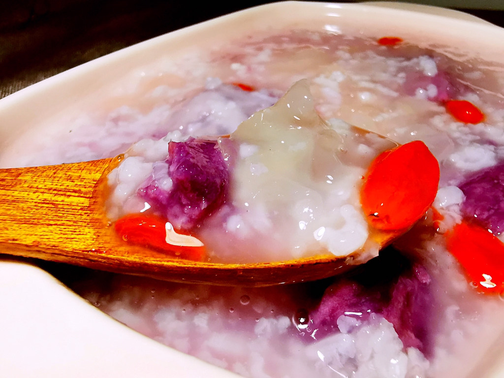 Purple sweet potato and white fungus porridge