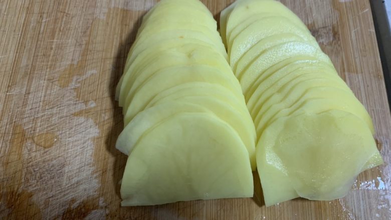 Potato slices with hot pepper