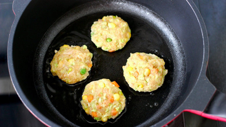 Low-fat, low-calorie and delicious chicken and vegetable pancakes