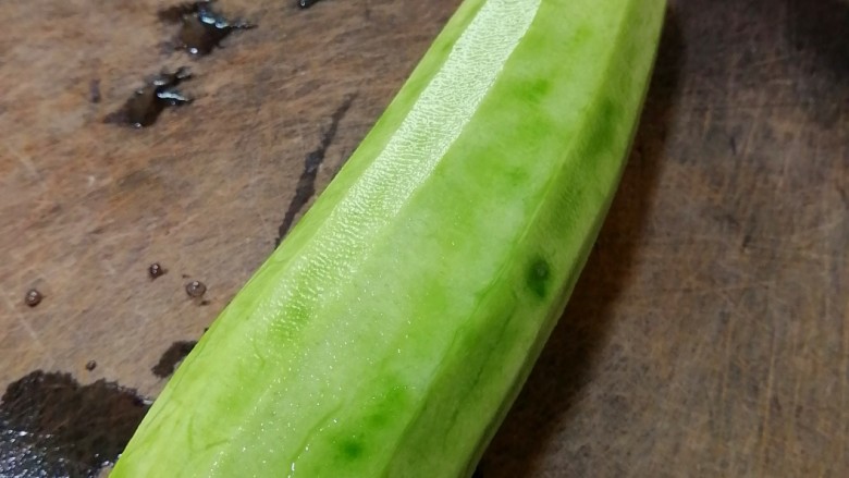 Steamed loofah with garlic vermicelli