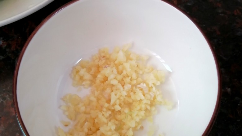 Steamed loofah with garlic vermicelli