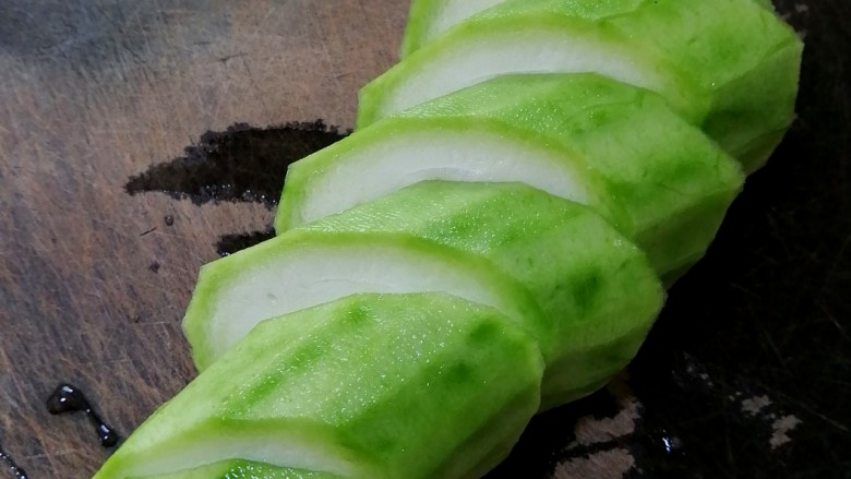 Steamed loofah with garlic vermicelli