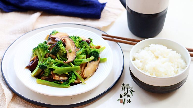 Vegetarian Stir-fried Mushrooms and Broccoli