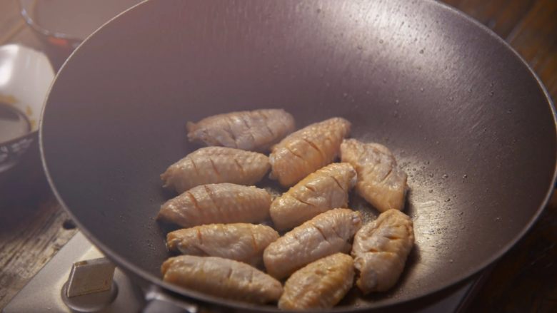 No frying or baking, let me tell you what is the perfect way to make chicken wings