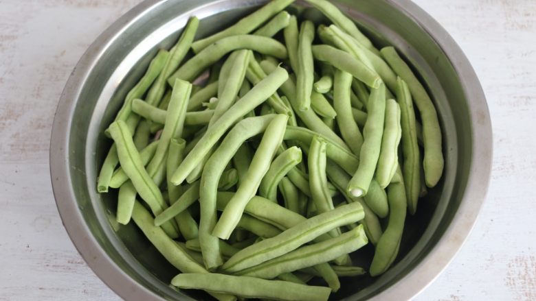 Dry and stir-fried beans with soy sauce