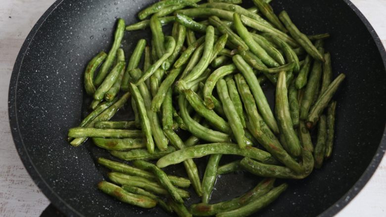 Dry and stir-fried beans with soy sauce