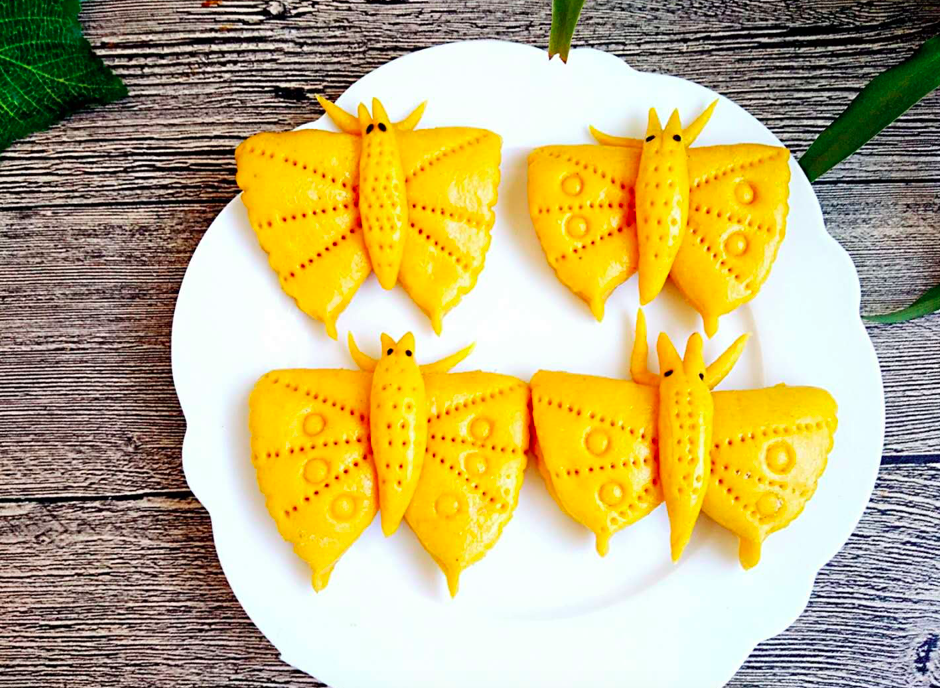 Chinese pastries + butterfly steamed buns