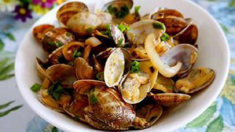 Stir-fried clams