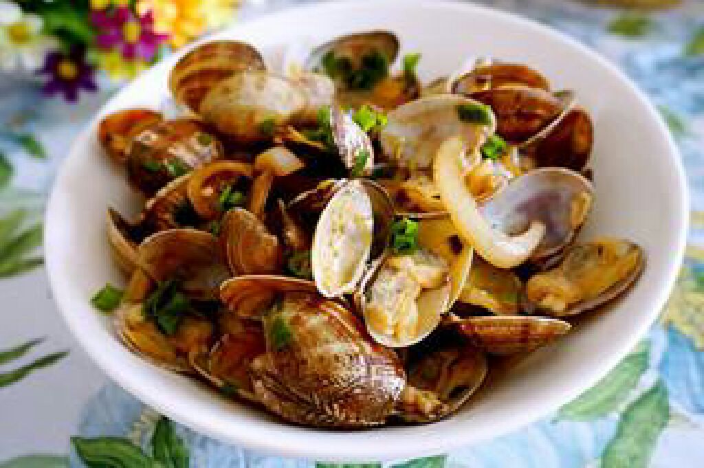 Stir-fried clams