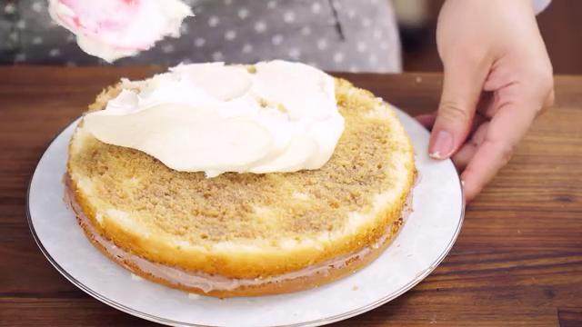 Tiramisu Cake