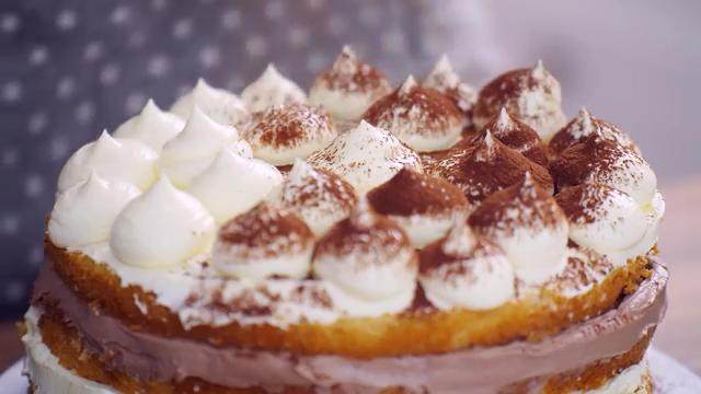 Tiramisu Cake