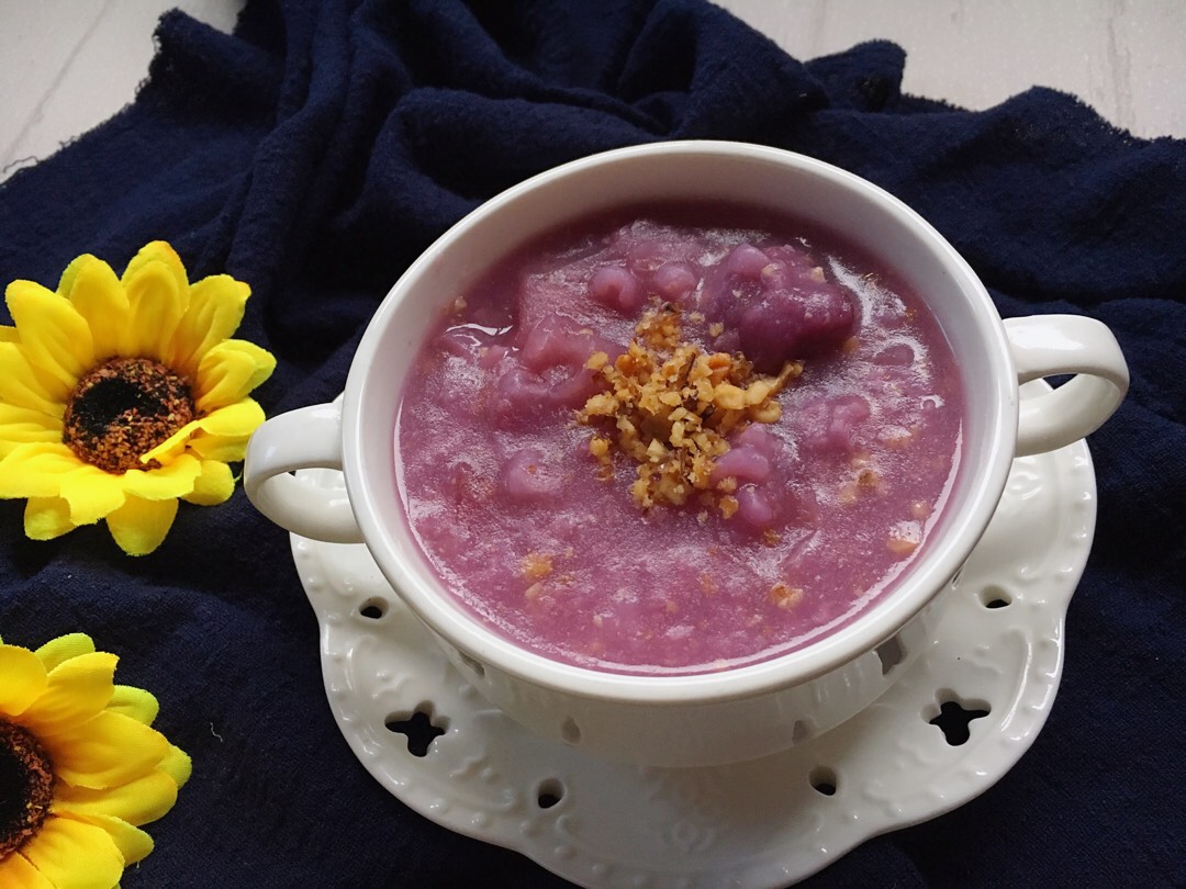 Purple sweet potato, white fungus and walnut porridge