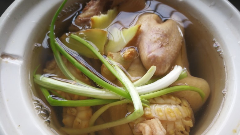 Autumn and Winter Nourishing: Abalone and Pigeon Qingtonic Soup