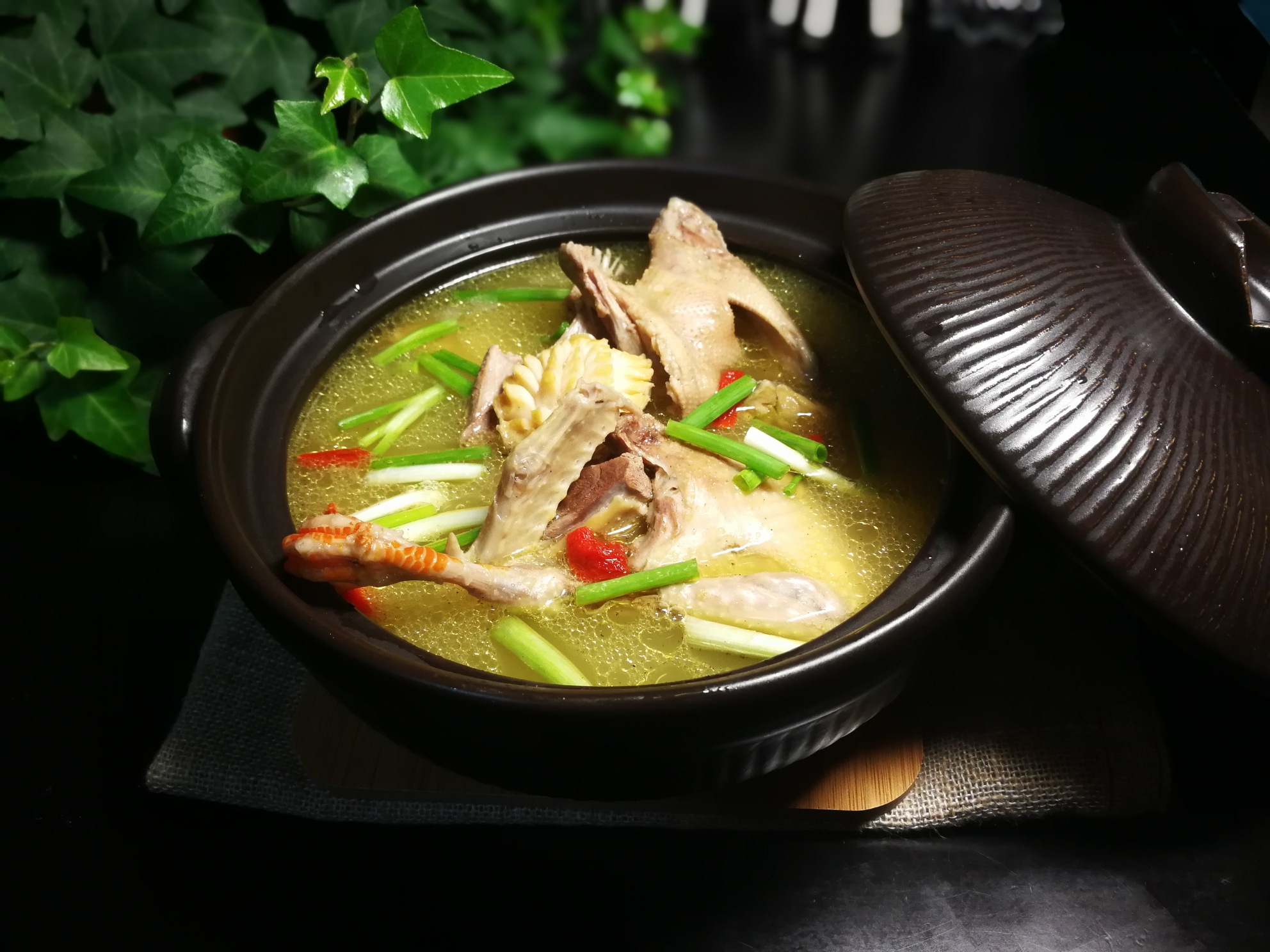 Autumn and Winter Nourishing: Abalone and Pigeon Qingtonic Soup