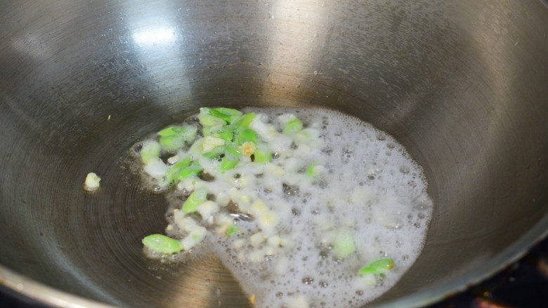 Eggplant minced meat braised noodles