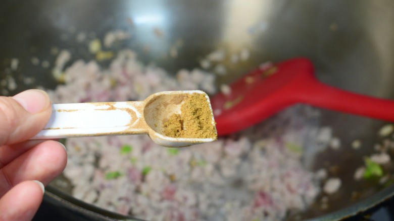 Eggplant minced meat braised noodles