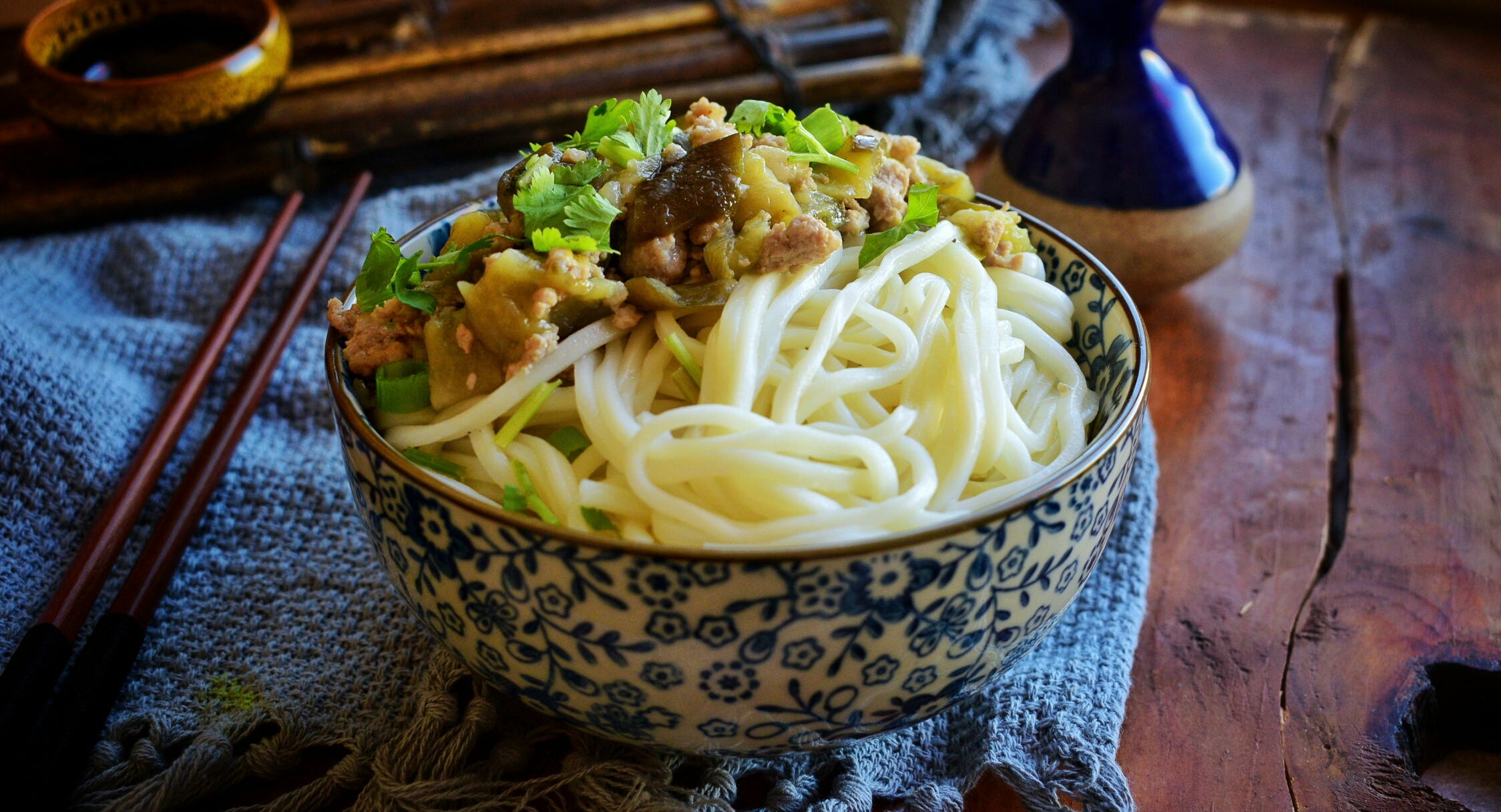 Braised noodles with eggplant and minced meat