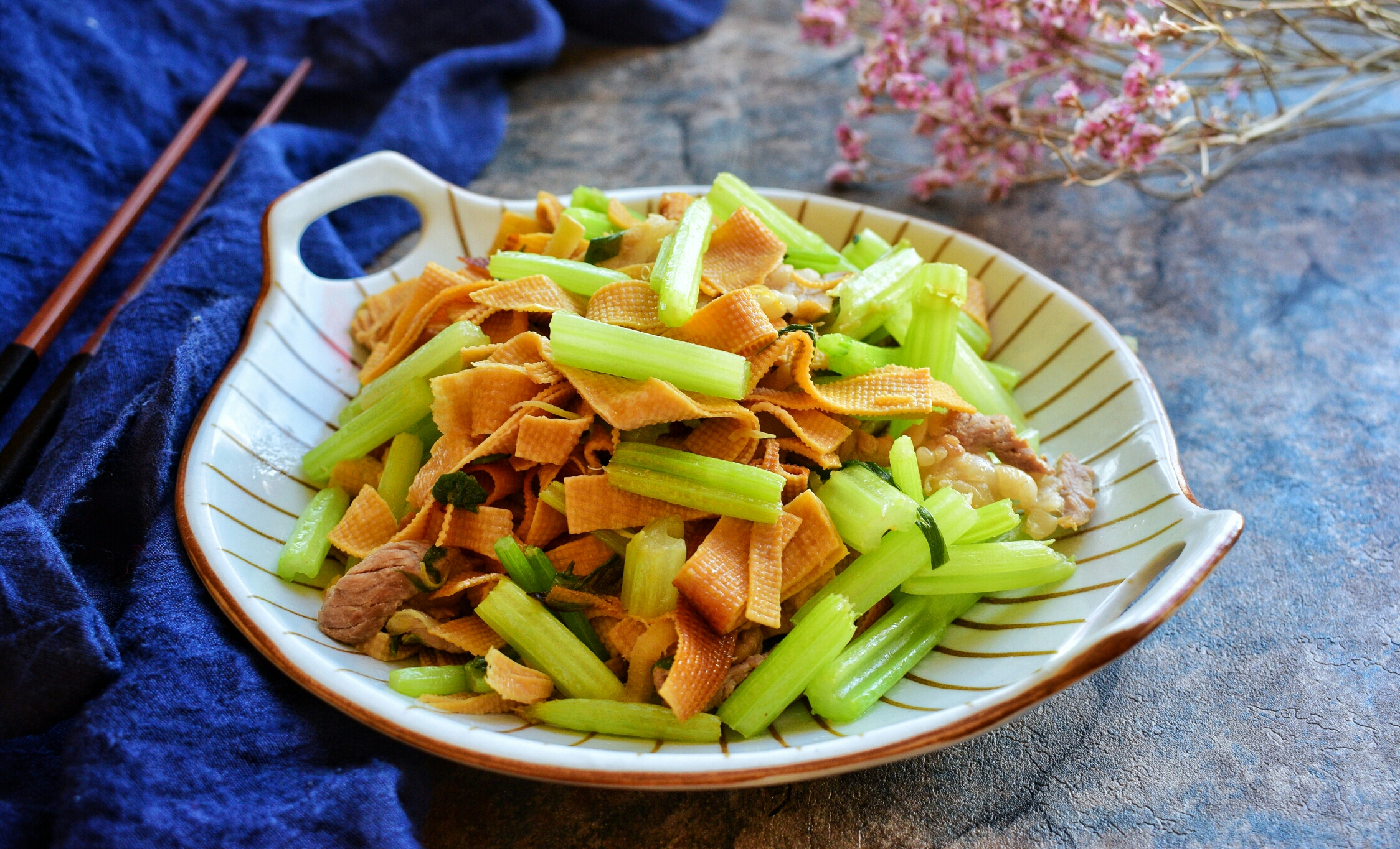 Fried Dried Tofu with Celery