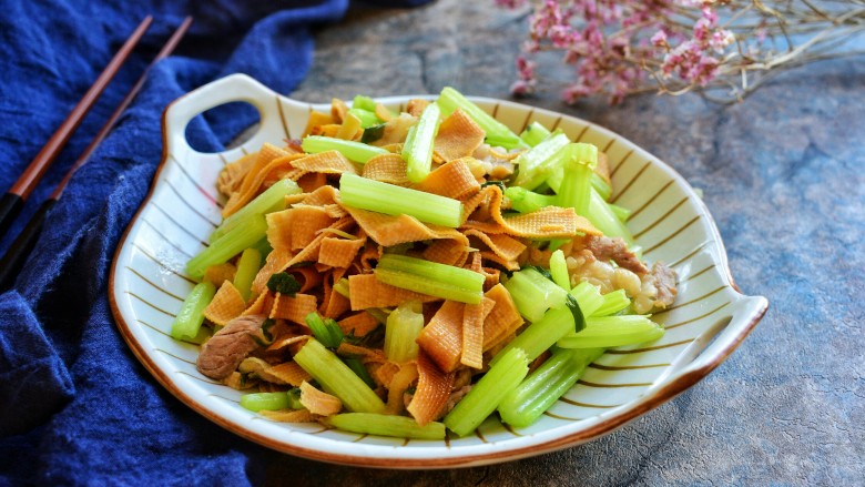 Celery Stir-fried Dried Tofu