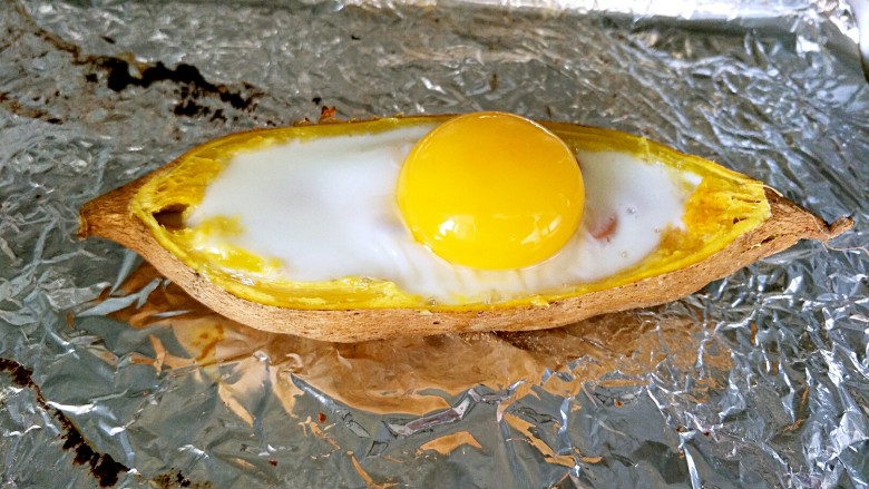 #家有 oven#+sweet potato and egg boat