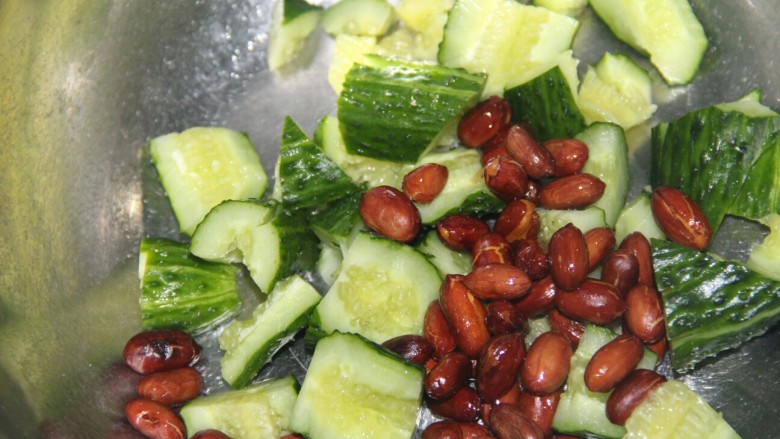 Cold Cucumber and Peanut Rice