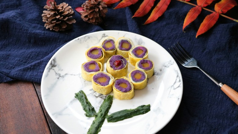 Pumpkin and Purple Sweet Potato Egg Roll