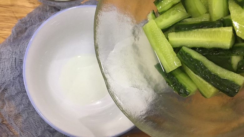 One-night stain: refreshing cucumber strips