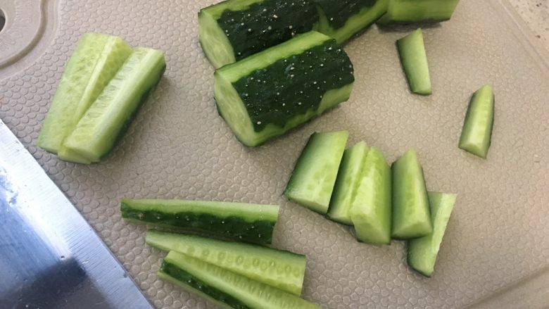 One-night stain: refreshing cucumber strips