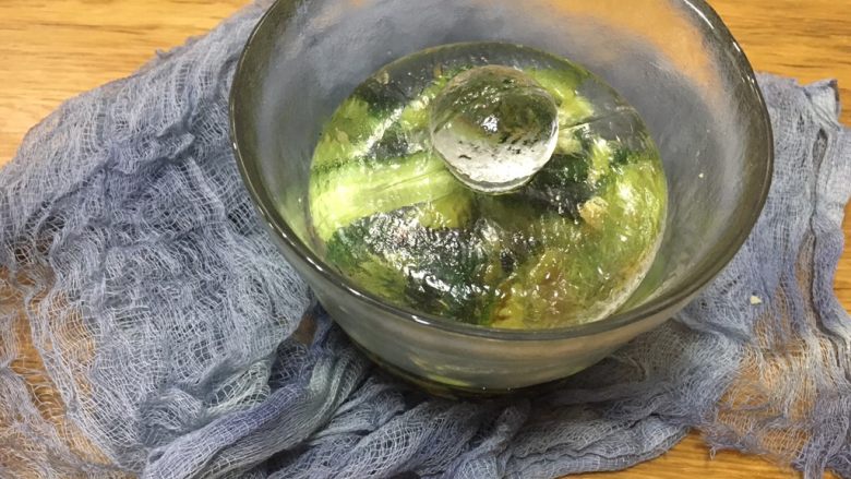 One night stain: refreshing cucumber strips