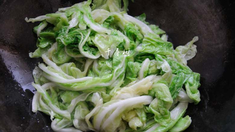 Original fragrant mutton braised cabbage, a nutritious and delicious home-cooked dish, the first choice to keep out the cold in winter