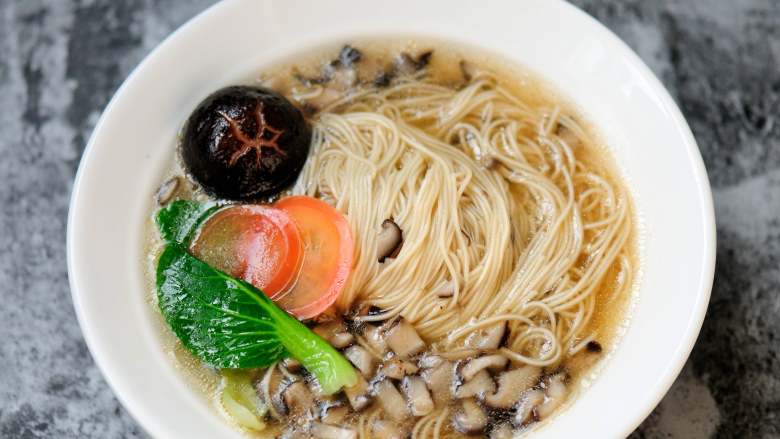 Mushroom soup noodles, you can see the mushrooms and taste the deliciousness, this is the real mushroom soup 