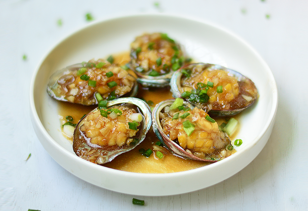 Abalone in oyster sauce